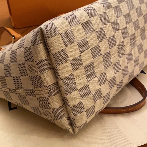 LOUIS VUITTON
Damier Azur Iena PM**Authentic***
Bag & wallet - Picture 10 of 16
